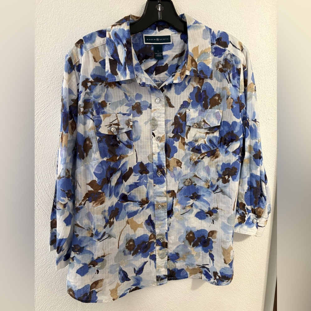 Karen Scott Blue, Brown & White Floral Collared Button-Up